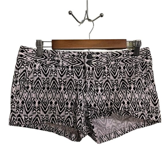 American Eagle Womens Black White Aztec Trobal Print Stretch Midi Shorts Size 6 - Picture 1 of 8